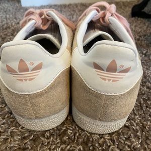 Adidas Sneakers